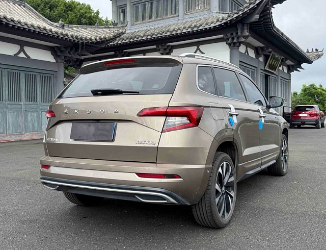 Skoda Karoq 1.4 л 2022 г. шампань/коричневый, пробег 48000 км