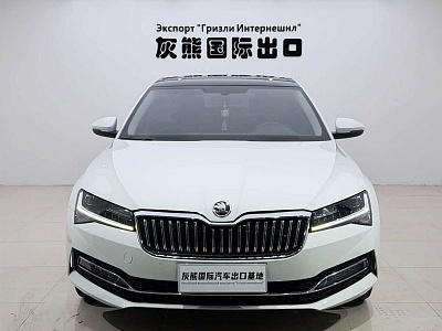 Skoda Superb 1.4 л 2023 г. Белый, пробег 45000 км