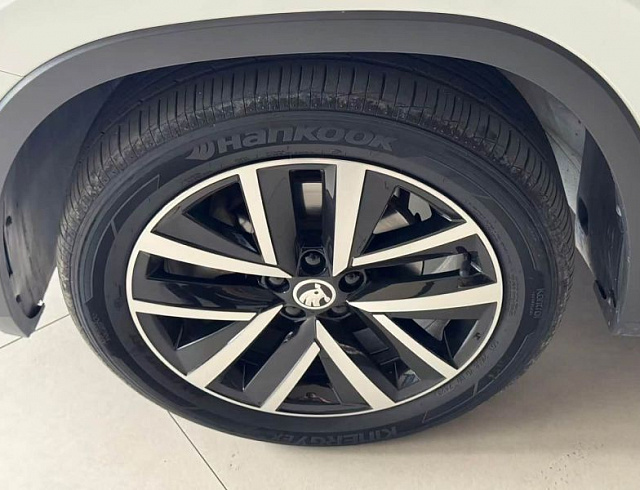 Skoda Kamiq 1.5 л 2023 г. Белый, пробег 49000 км