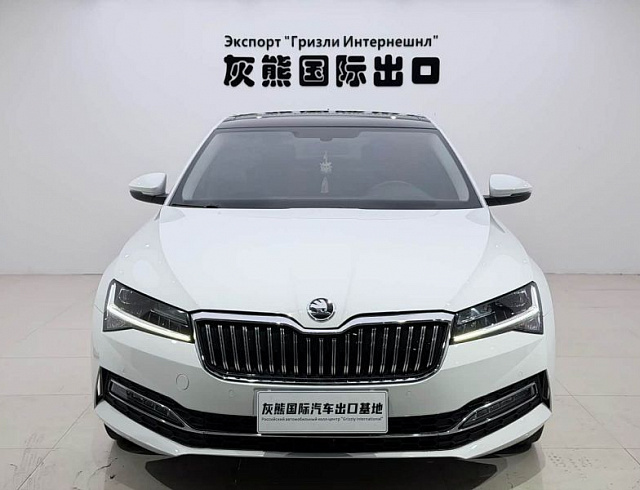 Skoda Superb 1.4 л 2023 г. Белый, пробег 45000 км