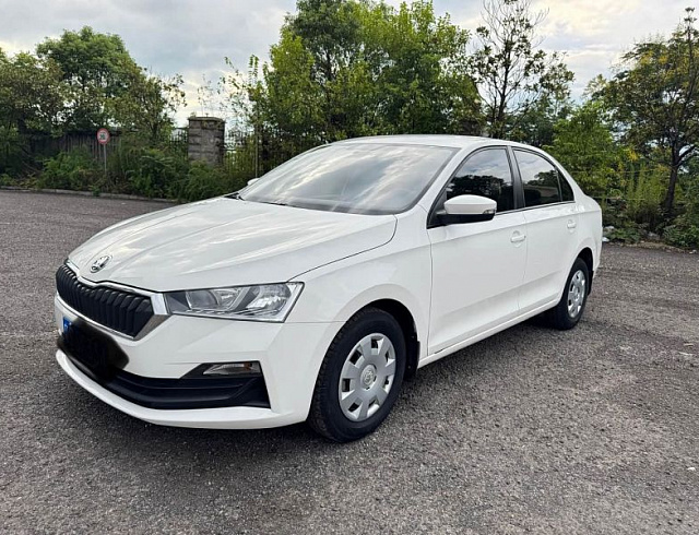 Skoda Rapid 1.5 л 2021 г. Белый, пробег 39000 км