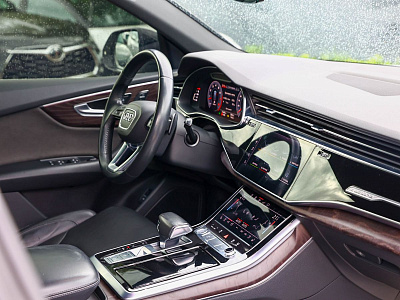 Audi Q8 белый 2018