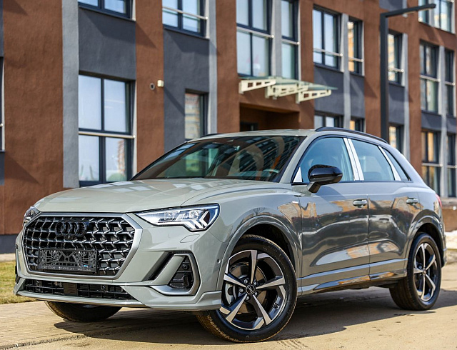 Audi Q3 серый 2025