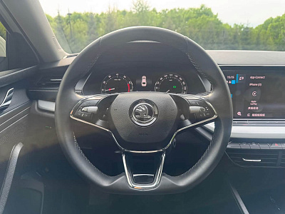 Skoda Octavia 1.4 л 2023 г. Белый, пробег 13899 км