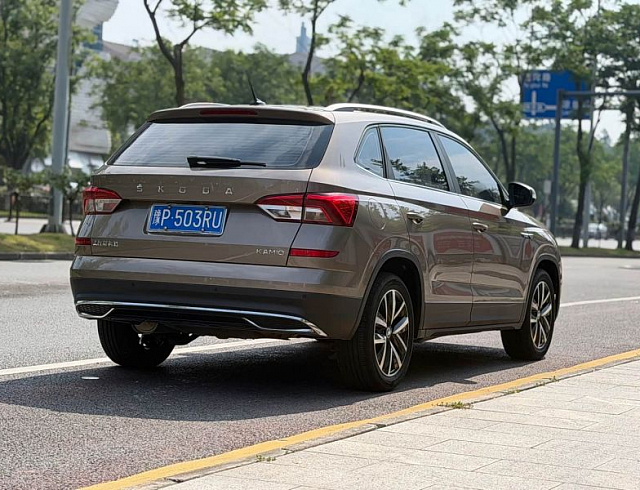 Skoda Kamiq 1.5 л 2022 г. шампань/коричневый, пробег 6000 км