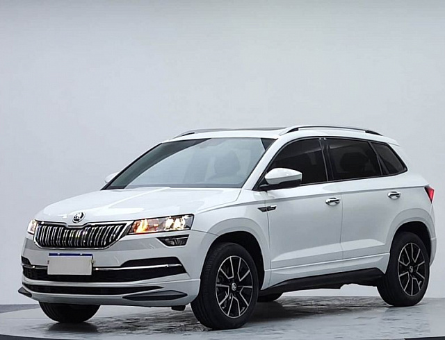 Skoda Karoq 1.4 л 2023 г. Белый, пробег 11000 км