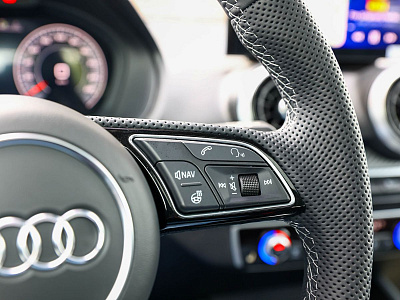 Audi Q2 серый 2025