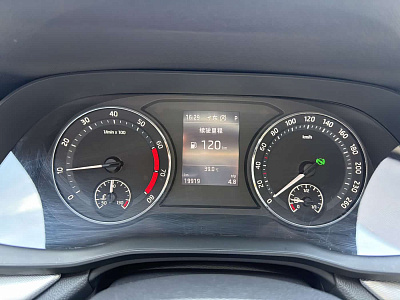 Skoda Octavia 1.4 л 2022 г. Голубой, пробег 19000 км