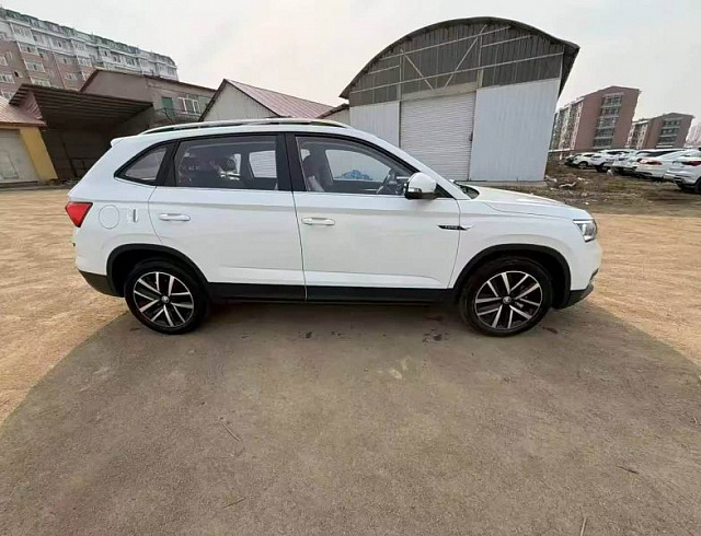 Skoda Kamiq 1.5 л 2025 г. Белый, пробег 9000 км