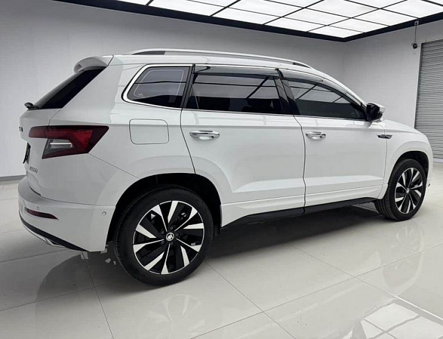 Skoda Karoq 1.4 л 2023 г. Белый, пробег 12000 км