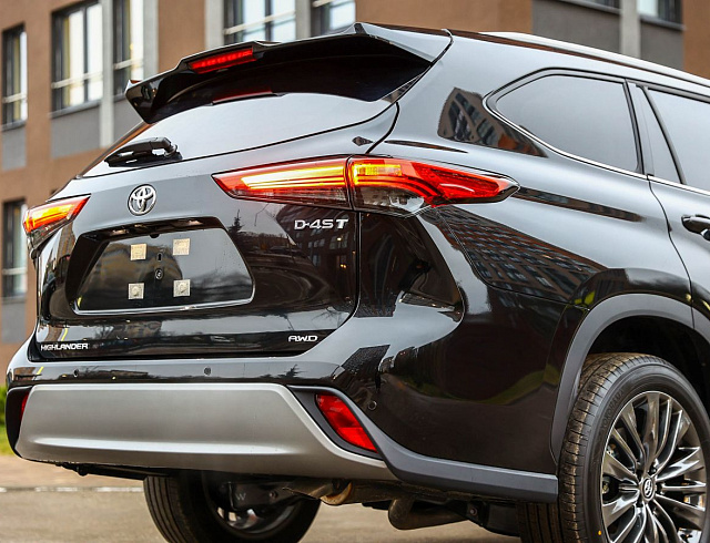 Toyota Highlander черный 2026