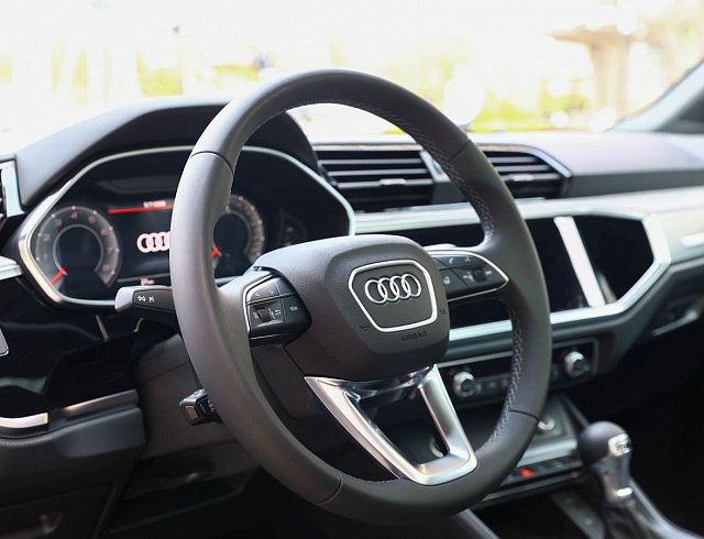 Audi Q3 серый 2026