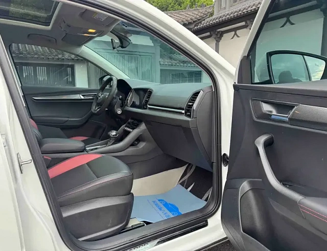 Skoda Karoq 1.4 л 2023 г. Белый, пробег 38000 км