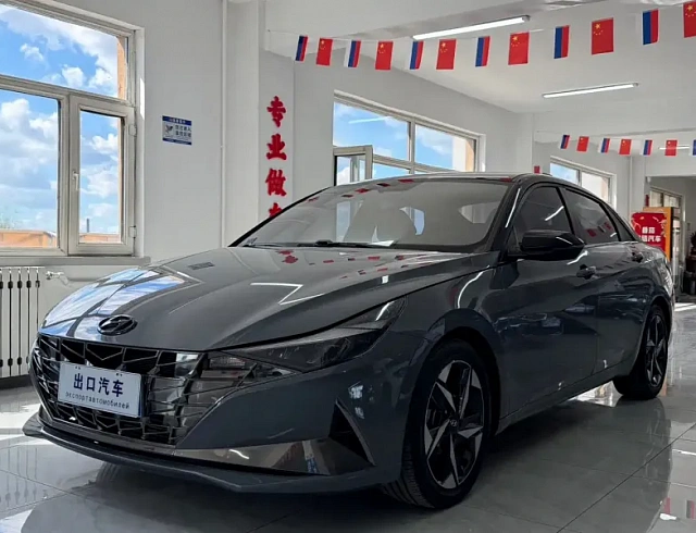 Hyundai Elantra 1.4 л 2022 г. Серебристо-серый, пробег 41000 км
