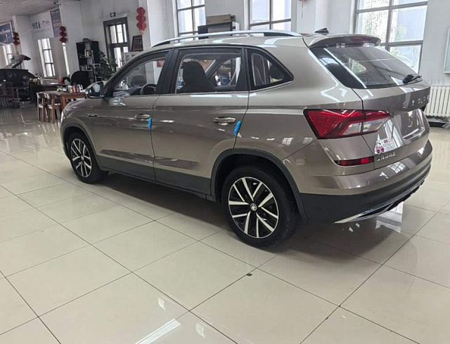 Skoda Kamiq 1.5 л 2022 г. желто-оранжевый, пробег 23000 км