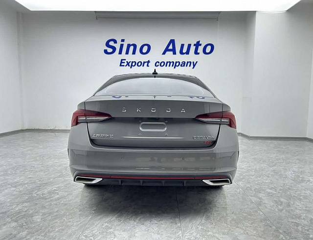 Skoda Octavia 1.4 л 2022 г. Серебристо-серый, пробег 44000 км