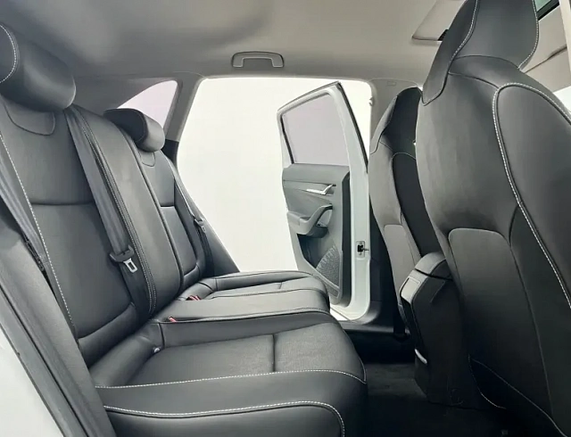 Skoda Kamiq 1.5 л 2023 г. Белый, пробег 18000 км