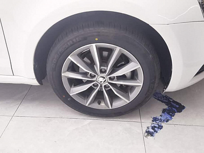Skoda Octavia 1.5 л 2022 г. Белый, пробег 41700 км