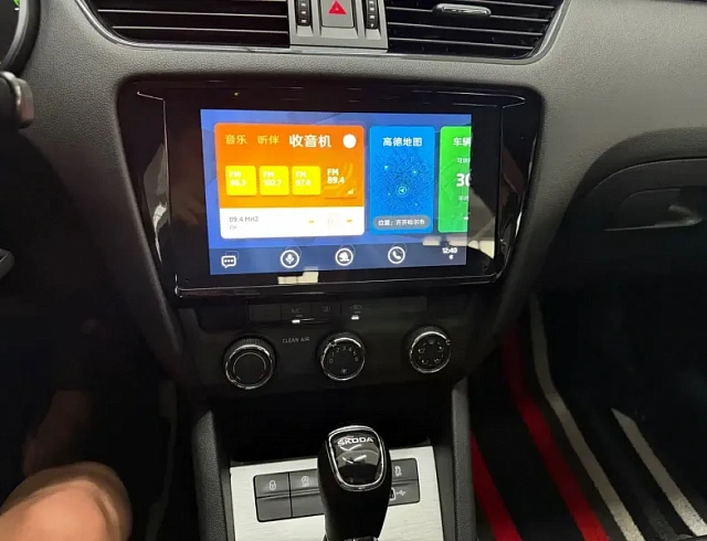 Skoda Octavia 1.5 л 2022 г. Белый, пробег 42699 км