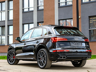 Audi Q5 черный 2025