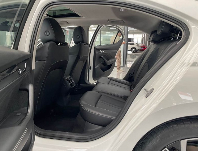 Skoda Octavia 1.4 л 2022 г. Белый, пробег 38000 км