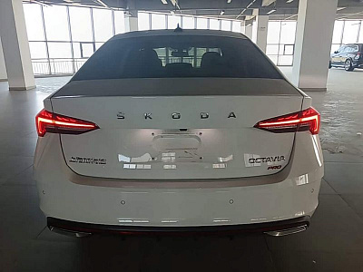 Skoda Octavia 1.4 л 2024 г. Белый, пробег 9800 км