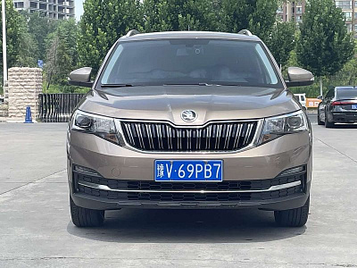 Skoda Kamiq 1.5 л 2023 г. шампань/коричневый, пробег 8300 км