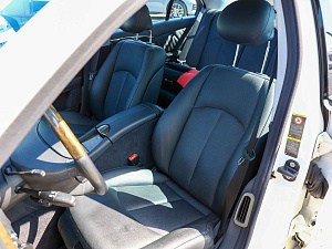 Mercedes-Benz E-Класс белый 2005