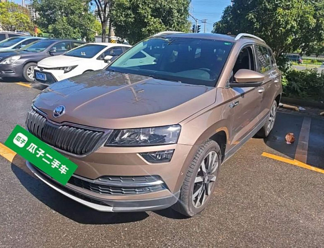 Skoda Karoq 1.4 л 2021 г. желто-оранжевый, пробег 42300 км