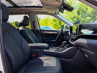 Toyota Highlander белый 2026