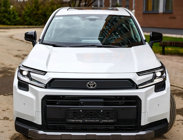 Toyota RAV4 белый 2026
