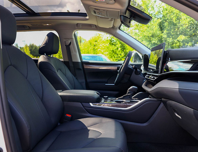 Toyota Highlander белый 2026