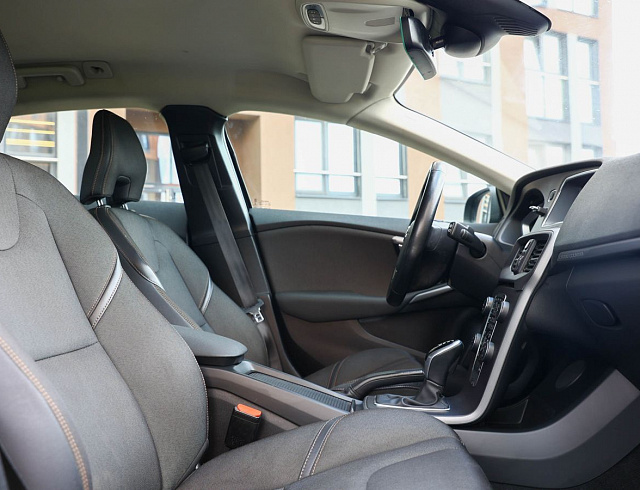 Volvo V40 Cross Country черный 2019