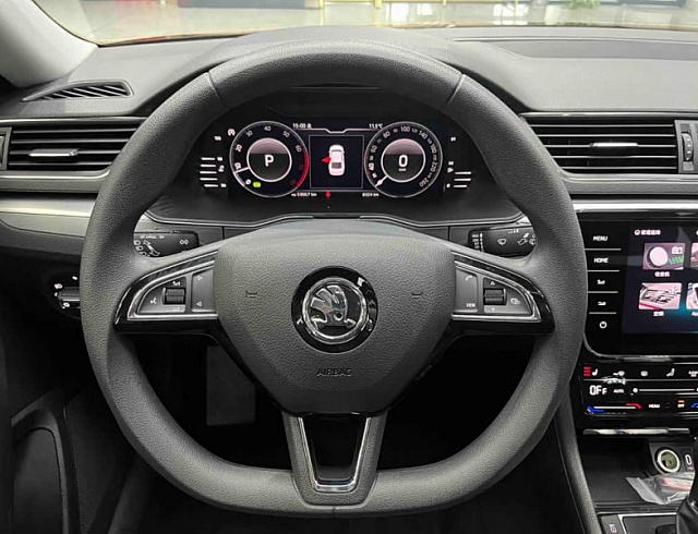 Skoda Superb 1.4 л 2024 г. Чёрный, пробег 8300 км