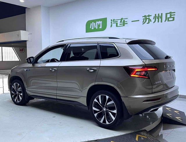 Skoda Karoq 1.4 л 2022 г. Серебристо-серый, пробег 27000 км