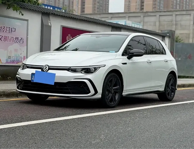 Volkswagen Golf 1.4 л 2022 г. Белый, пробег 42000 км