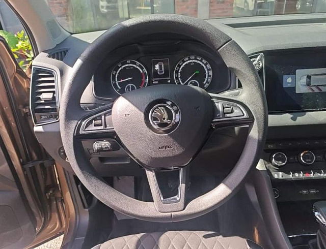 Skoda Karoq 1.4 л 2021 г. желто-оранжевый, пробег 42300 км