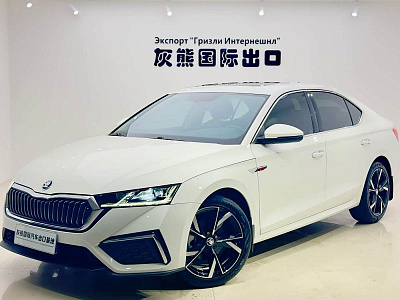 Skoda Octavia 1.4 л 2022 г. Белый, пробег 19000 км