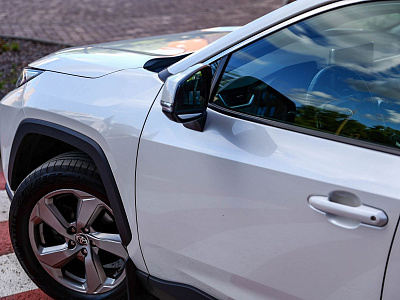 Toyota RAV4 белый 2021