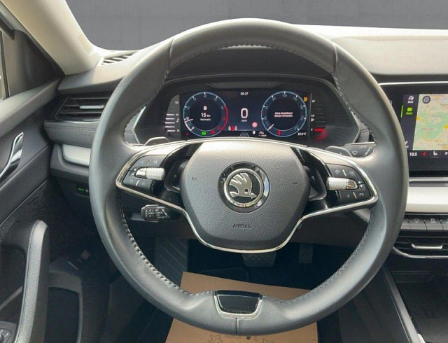 Skoda Octavia 2023 г. Серебристый, пробег 48375 км