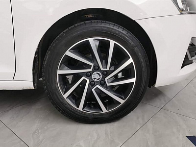 Skoda Rapid 1.5 л 2021 г. Белый, пробег 42400 км