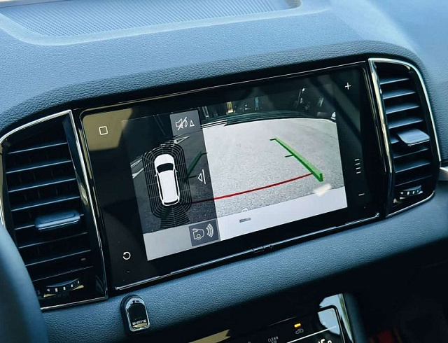 Skoda Karoq 1.4 л 2023 г. Белый, пробег 40000 км