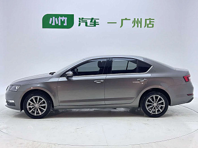 Skoda Octavia 1.5 л 2022 г. Серебристо-серый, пробег 29000 км