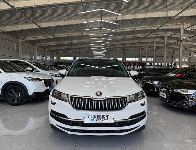Skoda Karoq 1.4 л 2023 г. Белый, пробег 27000 км