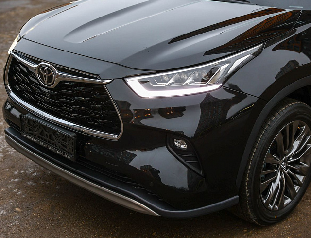 Toyota Highlander черный 2026