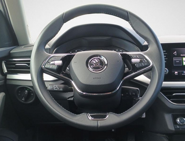 Skoda Kamiq 2023 г. Белый, пробег 52543 км