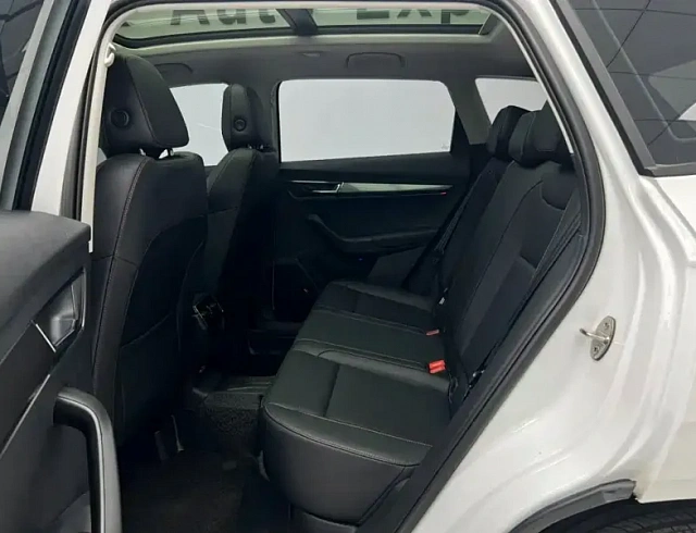 Skoda Karoq 1.4 л 2023 г. Белый, пробег 16000 км