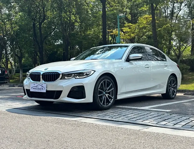 BMW 3 Series 2.0 л 2022 г. Белый, пробег 17200 км