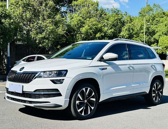 Skoda Karoq 1.4 л 2023 г. Белый, пробег 40000 км