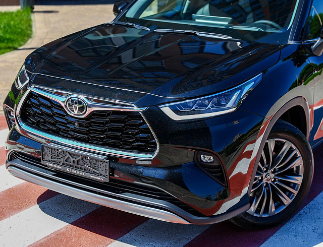 Toyota Highlander черный 2026